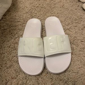 White reef slides